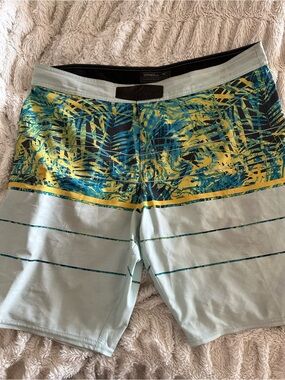 O'Neill Men's Light Blue Boardshorts with Yellow & Teal Tropical Waist